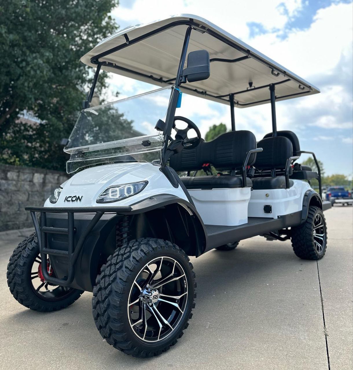 2023 ICON i60L Electric LIMO Golf Cart